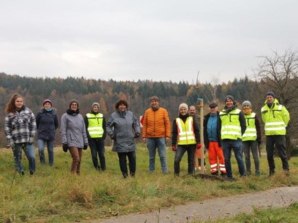 Fotos der Baumfplanzaktion der Erdgas Südwest