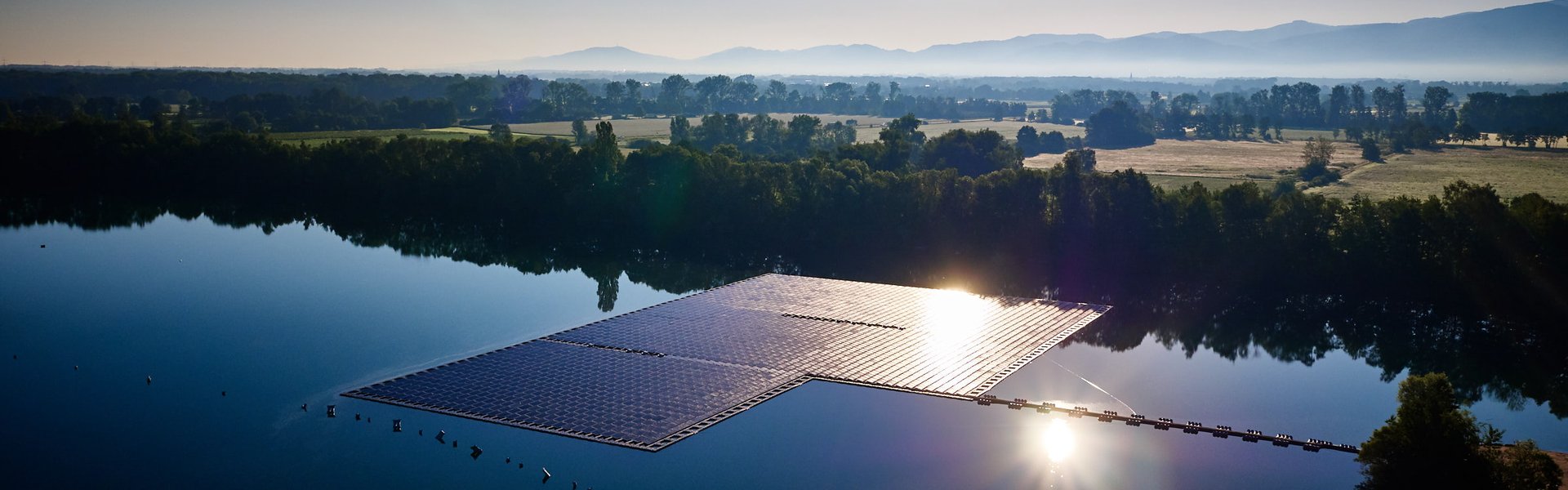 Schwimmende PV-Anlage auf Baggersee