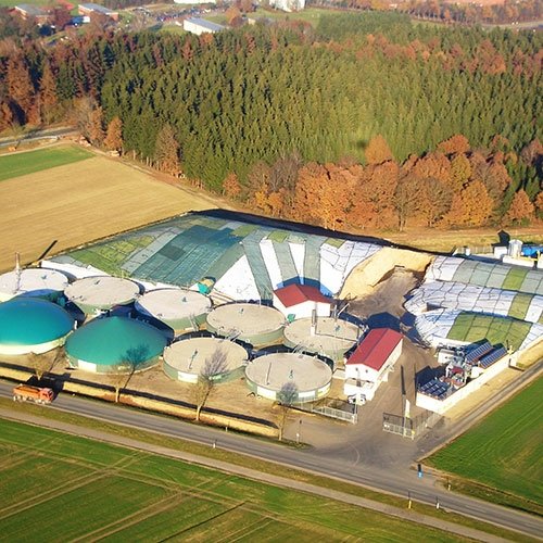 Biogasanlage der Erdgas Südwest in Burgrieden von oben