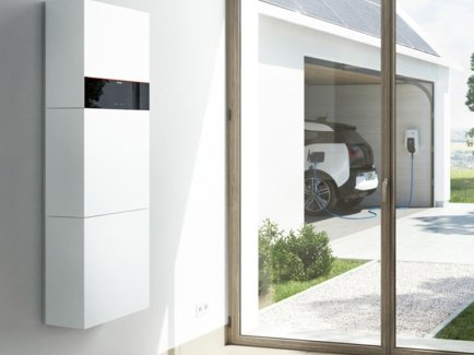 Stromspeicher, Solaranlage und Wallbox zum Laden von elektrischen Fahrzeugen der Firma Viessmann