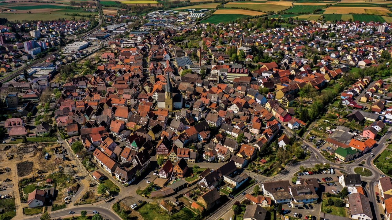 Luftaufnahme des Ortes Eppingen in Baden-Württemberg