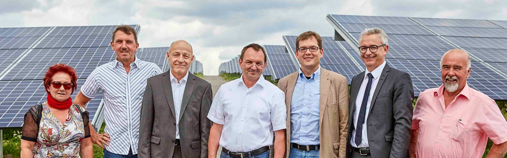 Solarpark in Malsch Gruppenbild: Landrat besichtigt Malscher Solaranlage